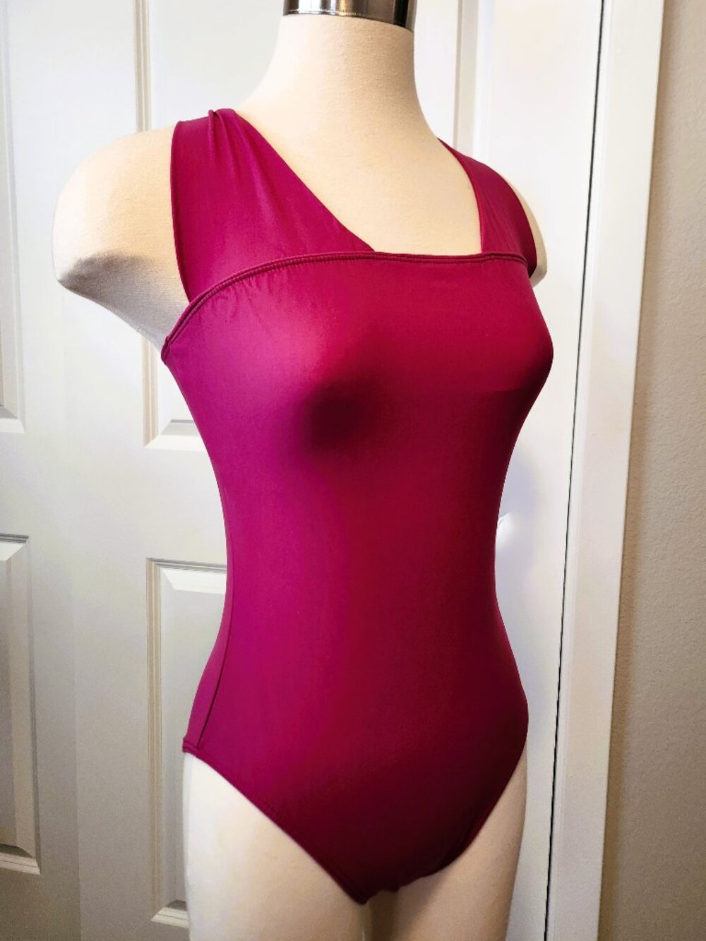 Motionware Criss Cross One Piece Swimsuit / Bodysuit / Leotard Size Large